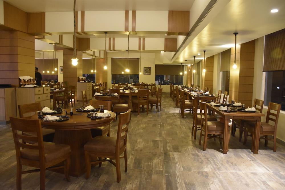 Lemon Tree Premier, Patna Hotell Exteriör bild